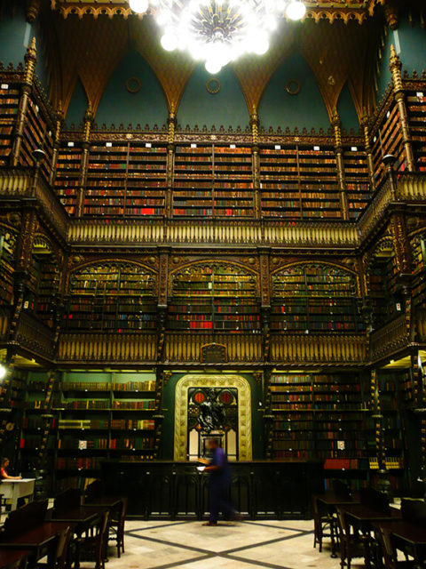 Imperdível no Rio de Janeiro Real Gabinete Português de Leitura: uma das bibliotecas mais bonitas do mundo