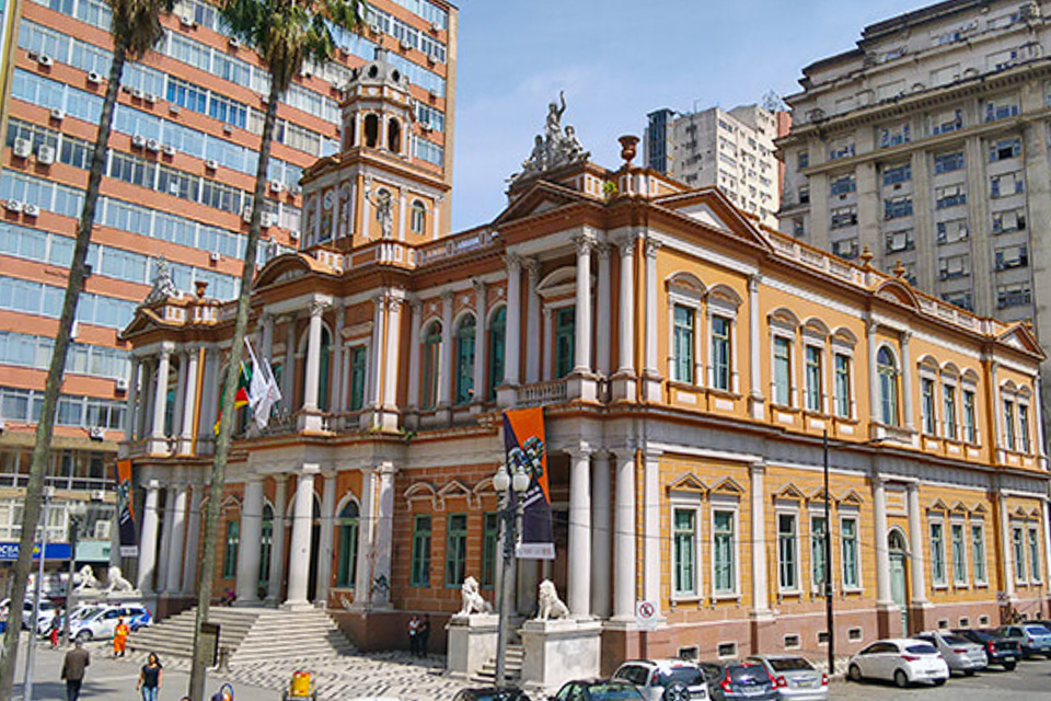 centro histórico com o City tour de Porto Alegre com a Linha Turismo