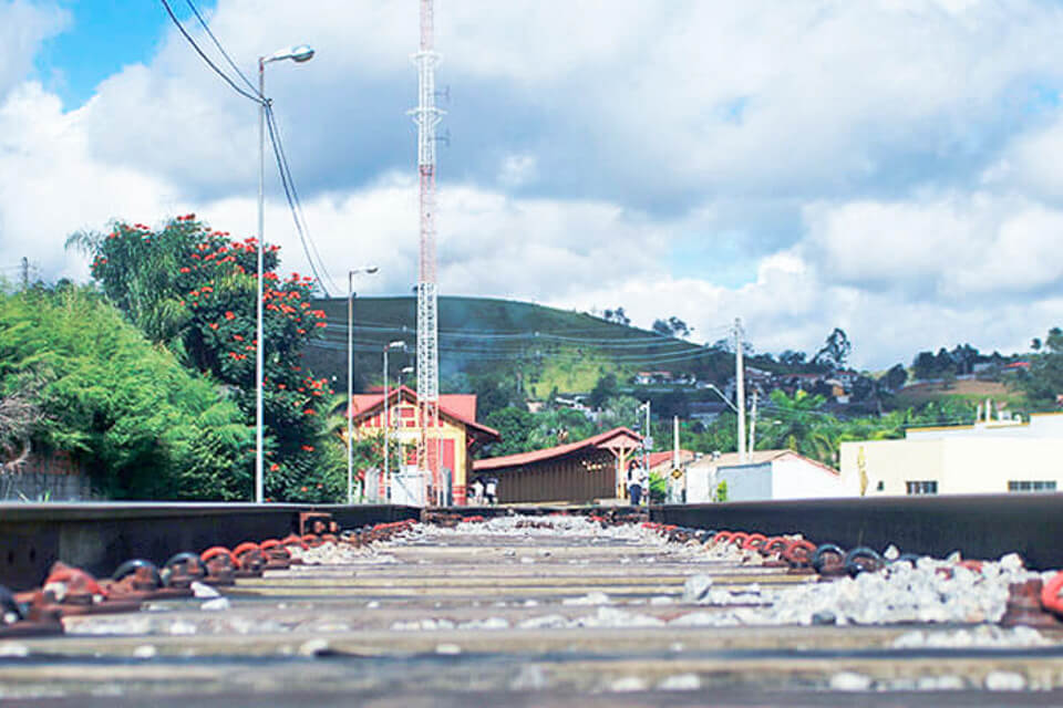 Pontilhão pertinho da estação de trem de Guararema
