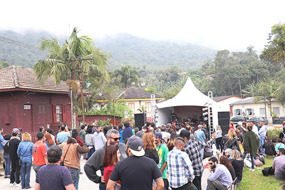 Festival de inverno de Paranapiacaba com música