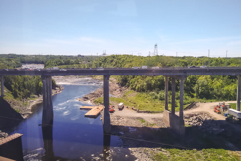 Paisagem da janela do trem de Quebec para Toronto