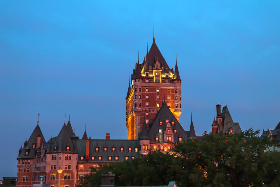 Chateau Frontenec de Quebec ilumindado, Canada 