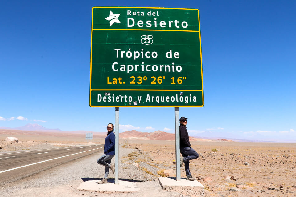 Placa do Trópico de Capricórnio no deserto do Atacama