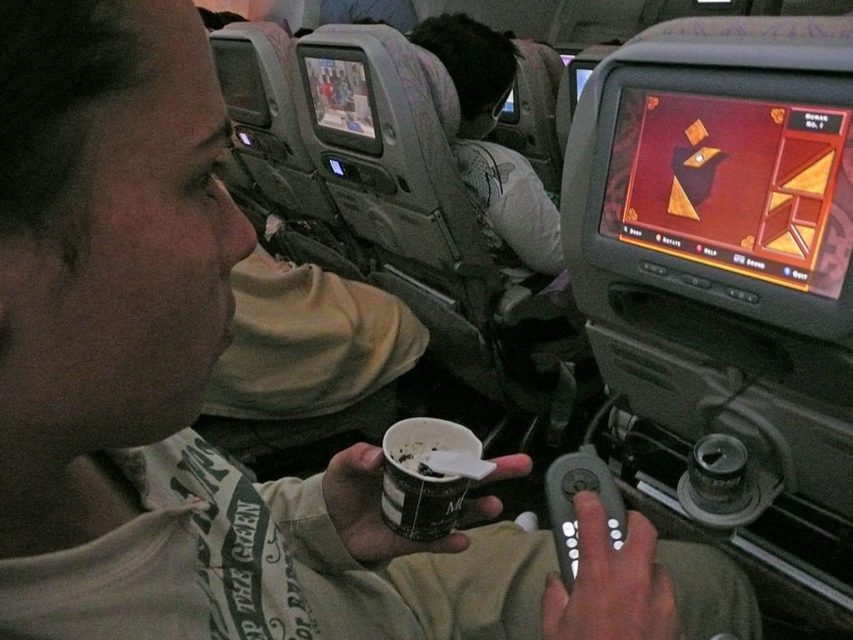 Como é voar com a Emirates Airlines na classe economica