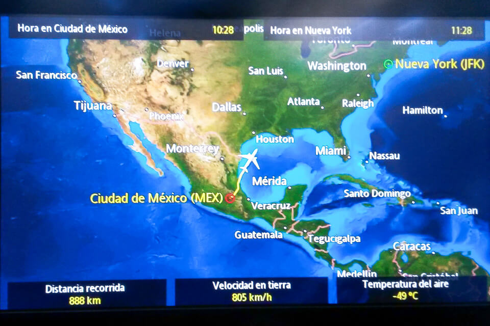 Como é voar para os Estados Unidos na classe econômica da Aeroméxico.