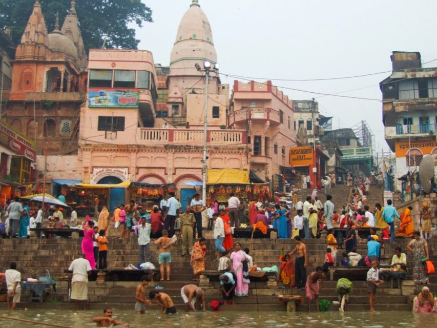 Como é o Rio Ganges em Varanasi na India