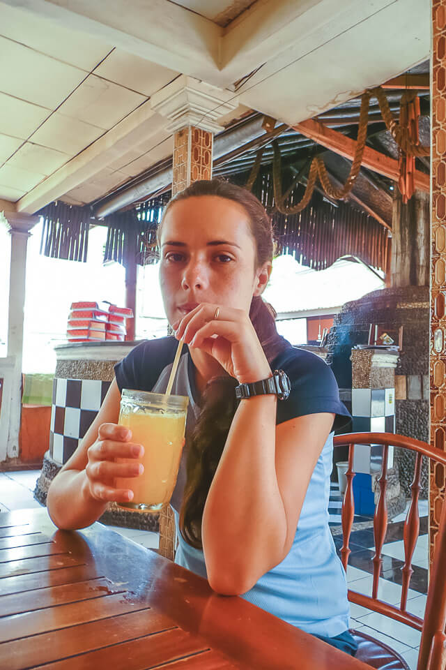Suco natural no Warung Linggar em Bali