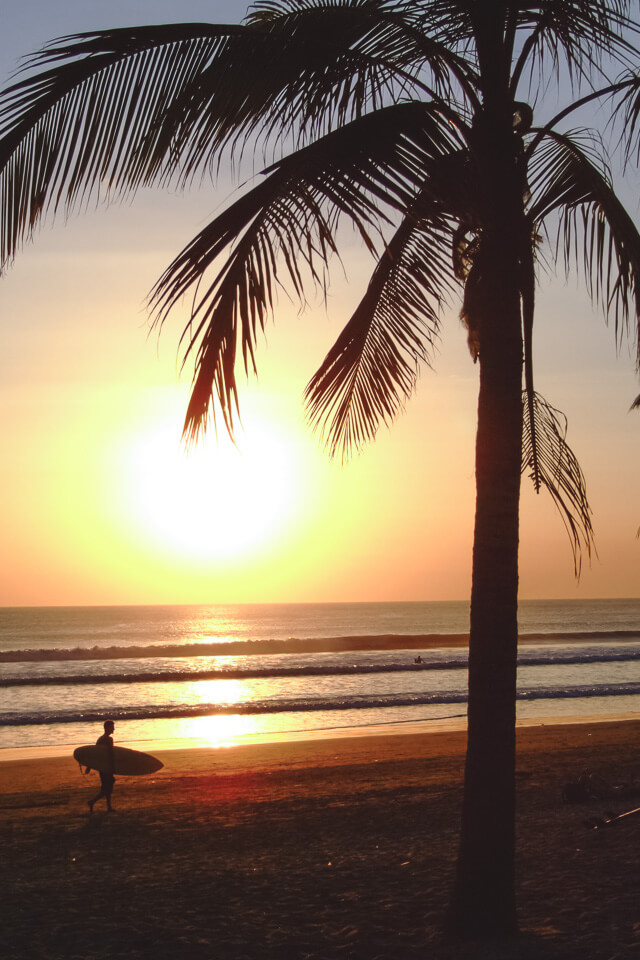 Pôr do sol na praia de Kuta, Bali