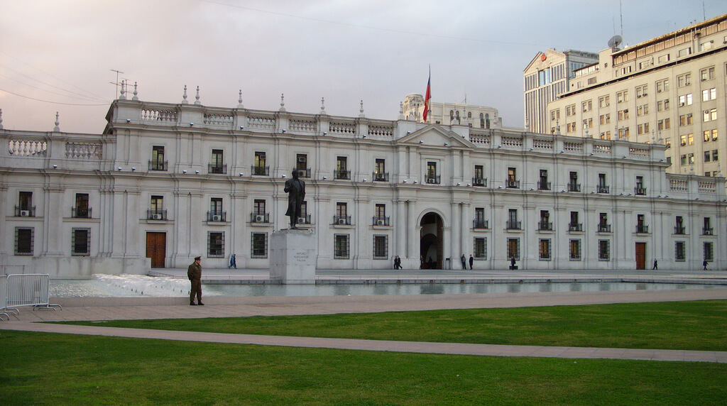 Roteiro a pé no centro histórico de Santiago - Palácio de la Moneda