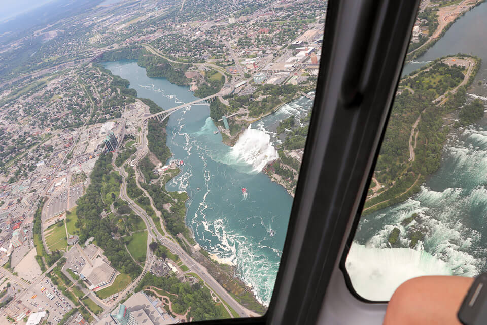 Cataratas de Niagara vista do helicóptero